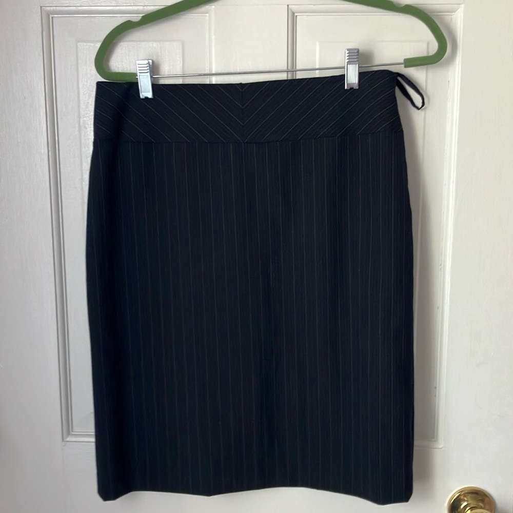 Tahari pencil skirt navy pinstripes work career fitted NWT 8